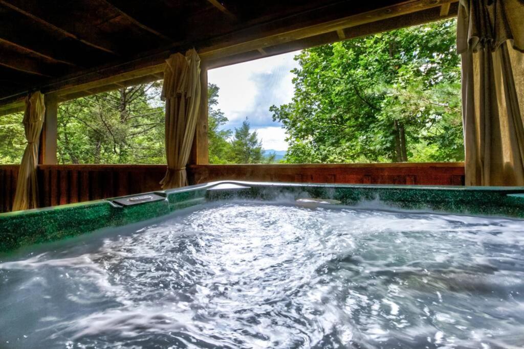 Nice View Fireplace, Hot Tub, Porch Bed, Private Sevierville Dış mekan fotoğraf