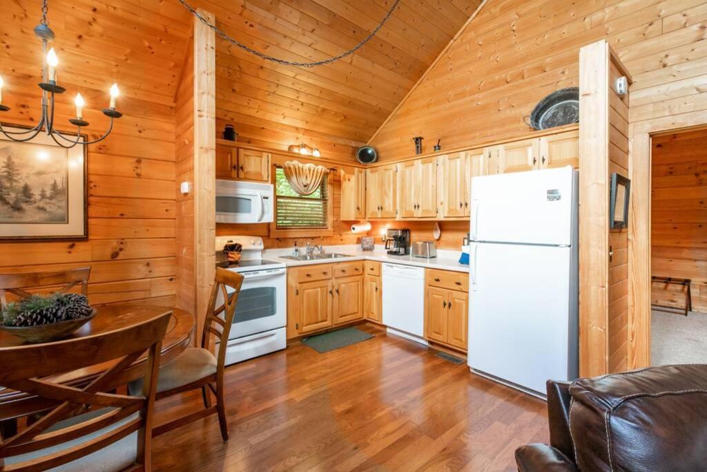 Nice View Fireplace, Hot Tub, Porch Bed, Private Sevierville Dış mekan fotoğraf