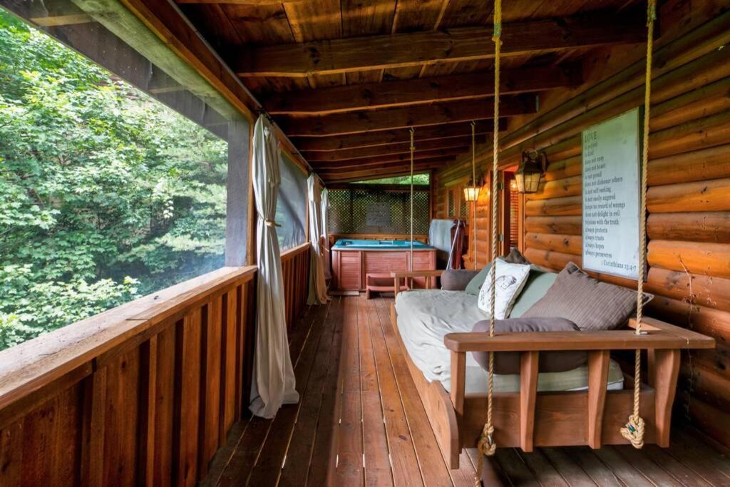 Nice View Fireplace, Hot Tub, Porch Bed, Private Sevierville Dış mekan fotoğraf