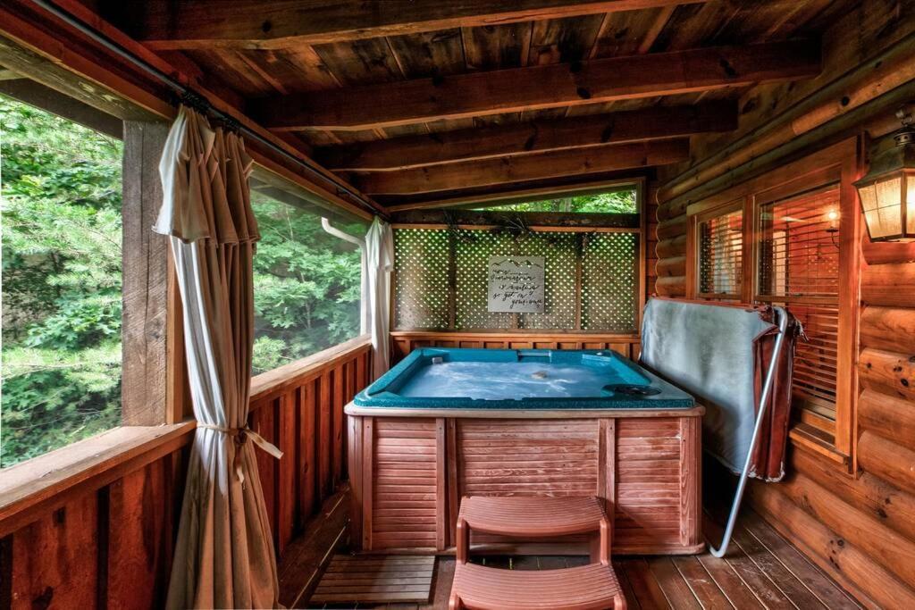 Nice View Fireplace, Hot Tub, Porch Bed, Private Sevierville Dış mekan fotoğraf