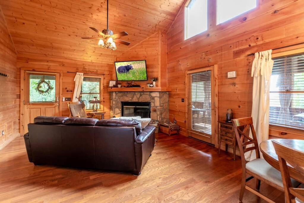 Nice View Fireplace, Hot Tub, Porch Bed, Private Sevierville Dış mekan fotoğraf