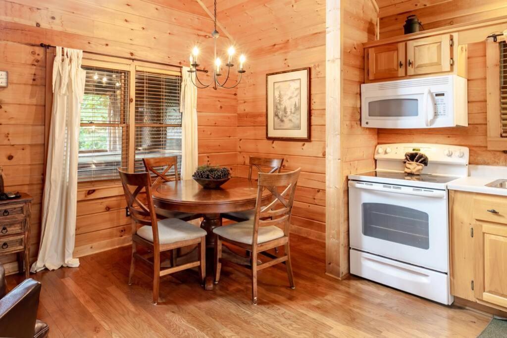 Nice View Fireplace, Hot Tub, Porch Bed, Private Sevierville Dış mekan fotoğraf