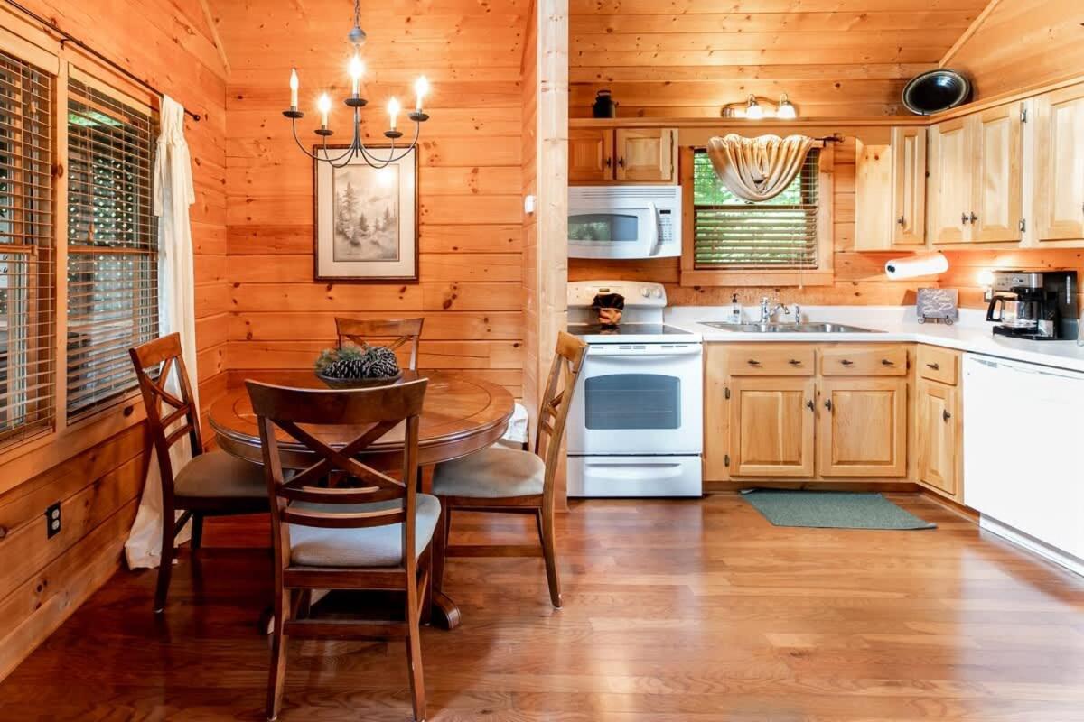 Nice View Fireplace, Hot Tub, Porch Bed, Private Sevierville Dış mekan fotoğraf